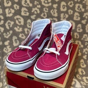 Vans SK8-Hi Shoes/Sneakers 👟 in Cerise/ True White 😍😍 New & Never Worn 😍😍